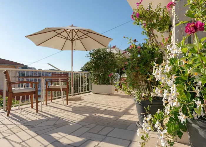 Olive Tree Apartment *