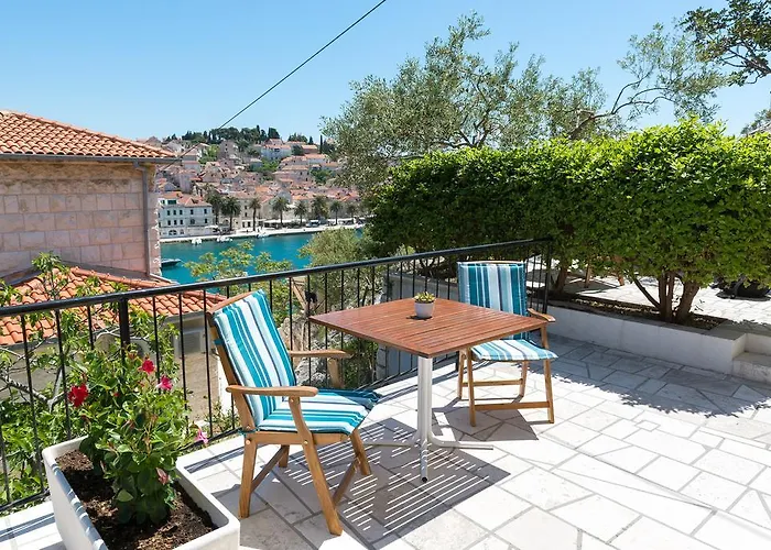 Olive Tree Apartment *