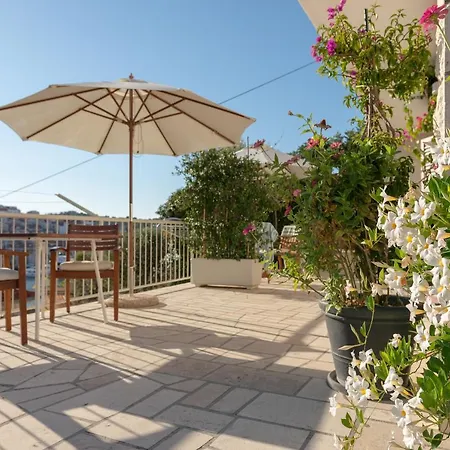 Olive Tree Apartment *