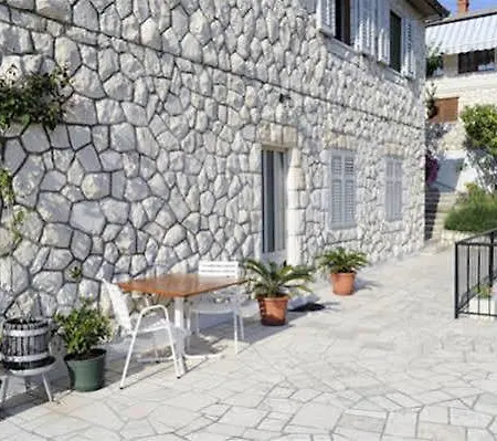 Olive Tree Apartment *