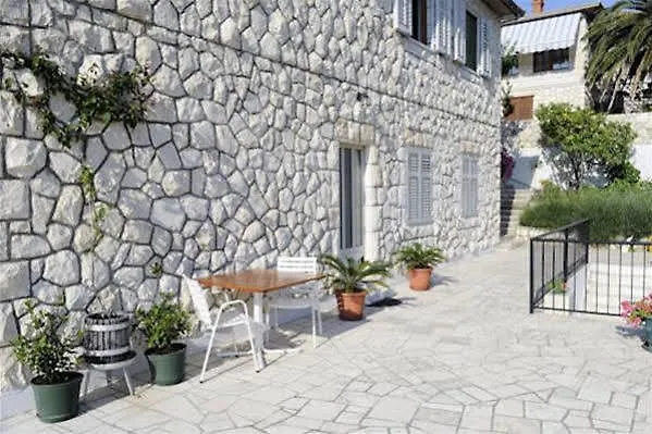 Olive Tree Apartment *